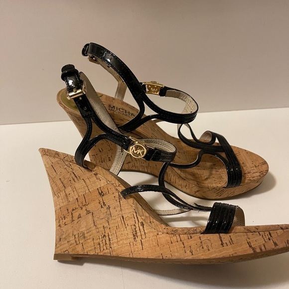 Michael Kors Patent Leather Wedge Sandals new conditions - Picture 14 of 15